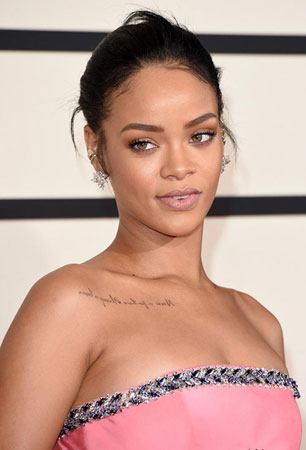   Rihanna – Punđa i minimalistički makeup