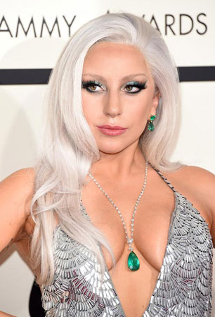   Lady Gaga – Srebrna kosa i plava senka