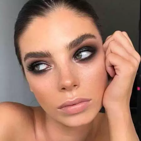 sminka za seksi izgled zadimljeni pogled
