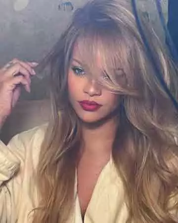  Rihanna