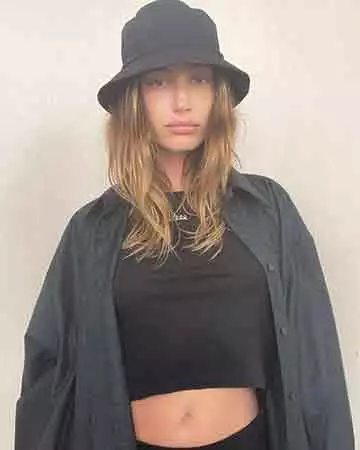  Hailey Bieber