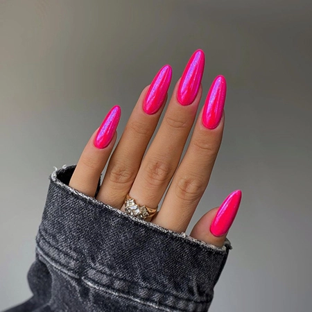  holografik hot pink nokti