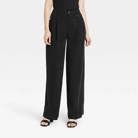  crne pantalone modni trendovi za prolece 2024